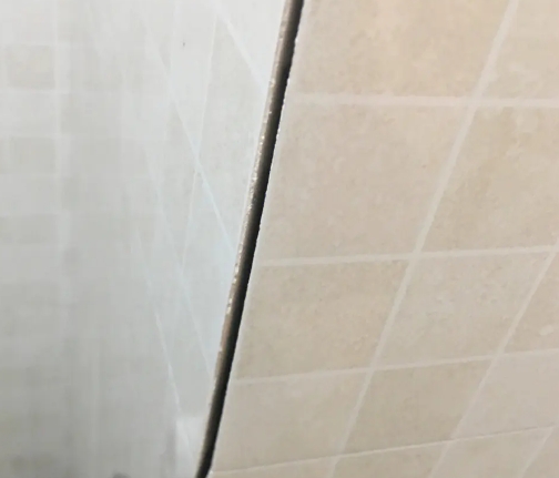 东阳瓷砖空鼓维修公司分享阳台瓷砖脱落的修复过程可以分为以下几个步骤