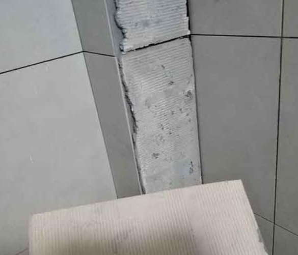 东阳瓷砖空鼓维修公司分享下厨房瓷砖脱落的补救措施。